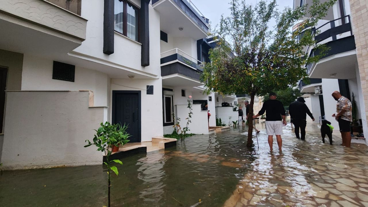 Meteoroloji uyarmıştı: Antalya'yı sel vurdu! İşte son durum... 1
