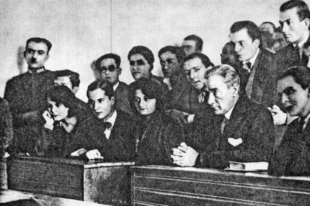24 Kasım Öğretmenler Günü! Başöğretmen Mustafa Kemal Atatürk'ten tarihe geçen o söz: Öğretmenler yeni nesil, sizin eseriniz olacaktır 3