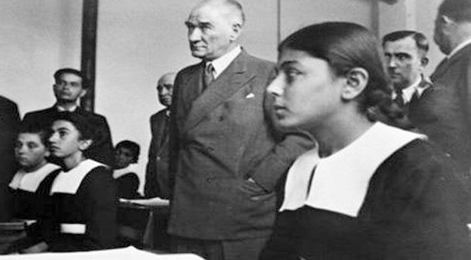 24 Kasım Öğretmenler Günü! Başöğretmen Mustafa Kemal Atatürk'ten tarihe geçen o söz: Öğretmenler yeni nesil, sizin eseriniz olacaktır 4