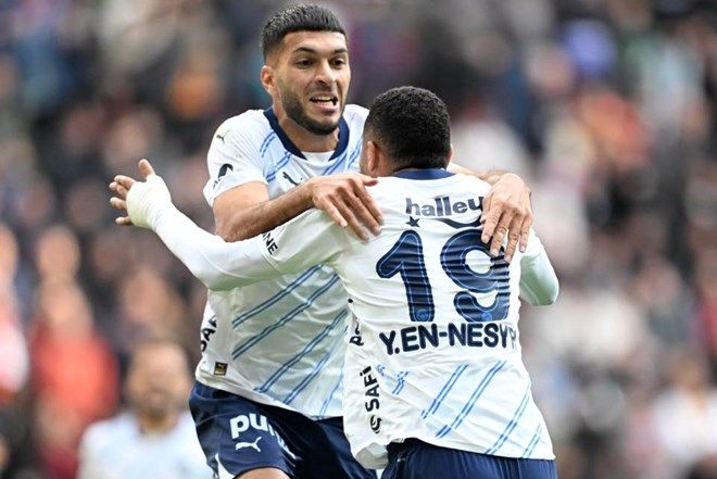 Trio ekibi açıkladı! Fenerbahçe'nin Kayserispor maçında fahiş hakem hatası: "Filip Kostic kendisini yere atıyor, penaltıyla alakası yok" 6