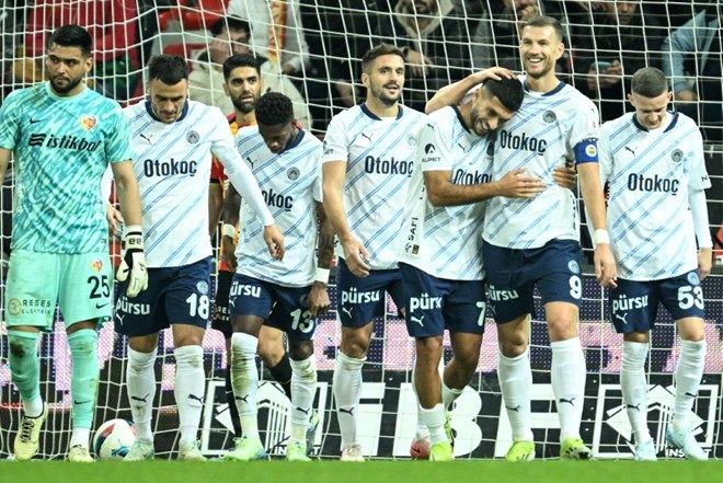 Trio ekibi açıkladı! Fenerbahçe'nin Kayserispor maçında fahiş hakem hatası: "Filip Kostic kendisini yere atıyor, penaltıyla alakası yok" 7