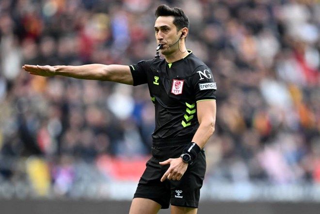 Trio ekibi açıkladı! Fenerbahçe'nin Kayserispor maçında fahiş hakem hatası: "Filip Kostic kendisini yere atıyor, penaltıyla alakası yok" 4