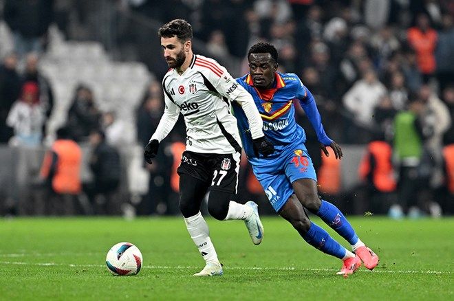 Sergen Yalçın Beşiktaş'a kendi döneminden gönderme yaptı: Her yerden beni bıçaklamaya çalışıyorlardı! 7