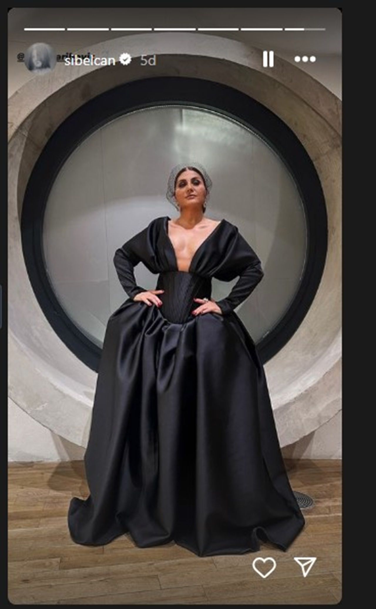 Sibel Can sahne tarzıyla sosyal medya kullanıcılarının diline düştü! 5