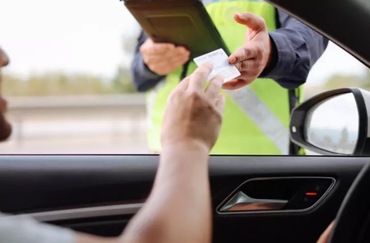 Pasaport, ehliyet, MTV, telefon harcı, trafik cezaları... Resmi Gazete'de yayımlandı! Hepsine zam geliyor! İşte zamlı fiyatları... 6
