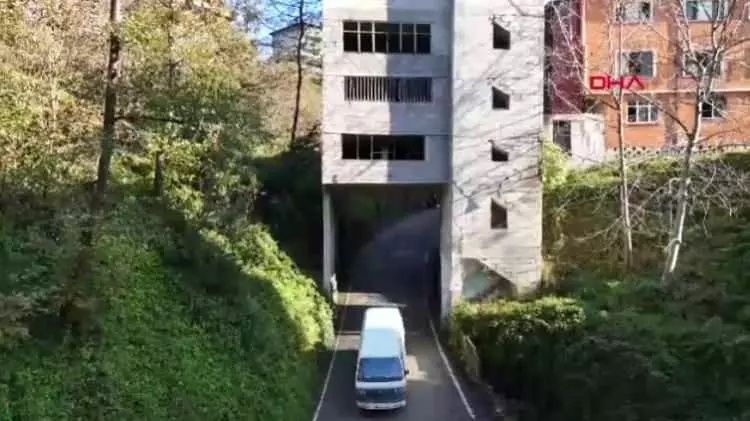 Trabzon'daki bu yolu görenler hayrete düşüyor! Altından kara yolu geçen bina... 2
