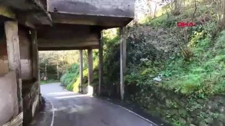 Trabzon'daki bu yolu görenler hayrete düşüyor! Altından kara yolu geçen bina... 9