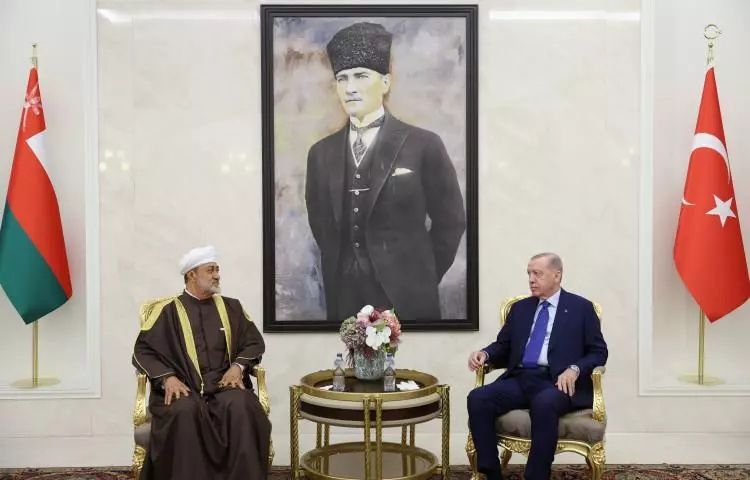Tarihte bir ilk: Umman Sultanı Türkiye'ye geldi! Cumhurbaşkanı Erdoğan karşıladı... 3