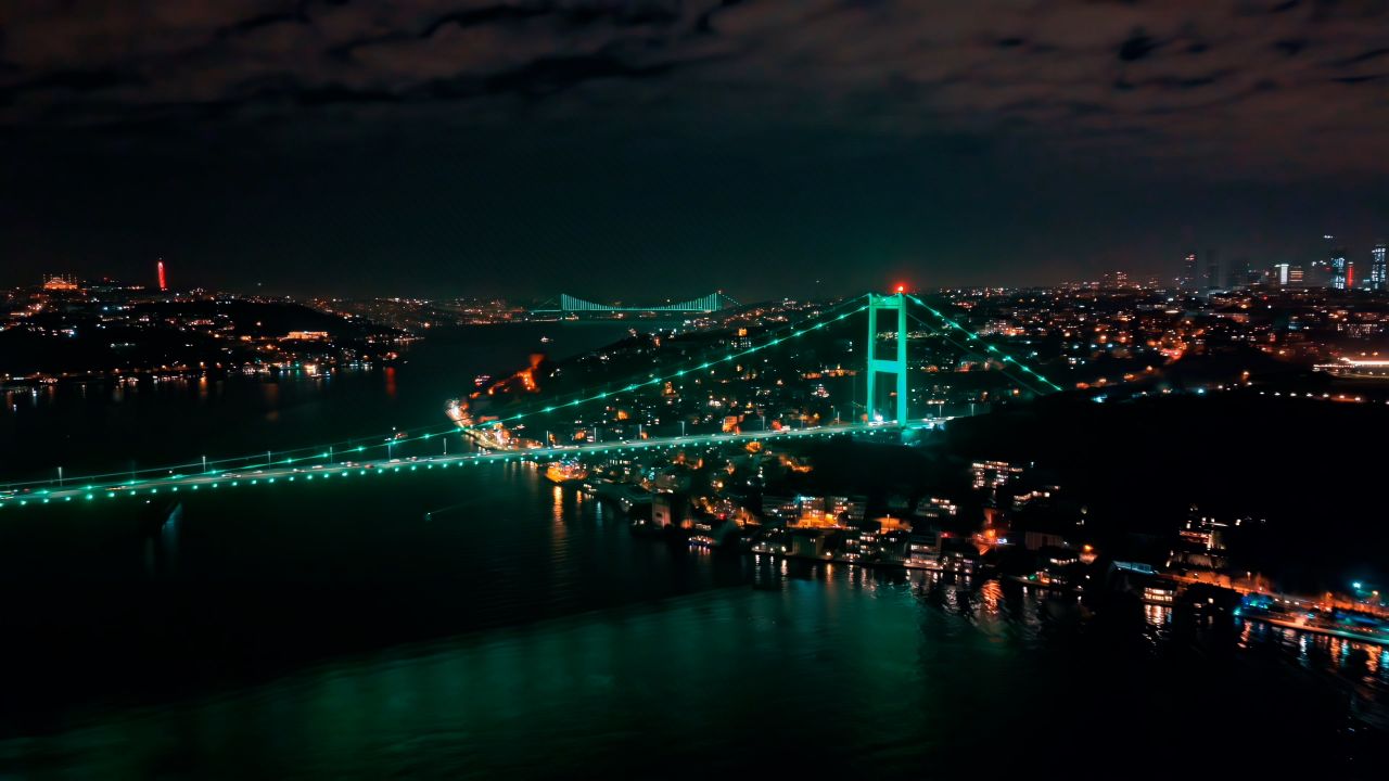 Bağımsızlık seferliği başladı: Yeşilay ve İçişleri Bakanlığı el ele verdi! İstanbul'daki 3 köprü yeşile boyandı 6