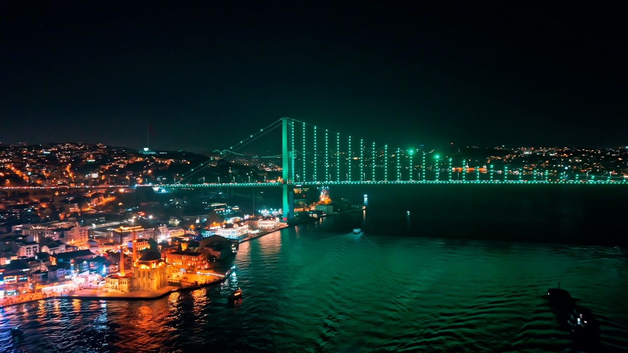 Bağımsızlık seferliği başladı: Yeşilay ve İçişleri Bakanlığı el ele verdi! İstanbul'daki 3 köprü yeşile boyandı 15