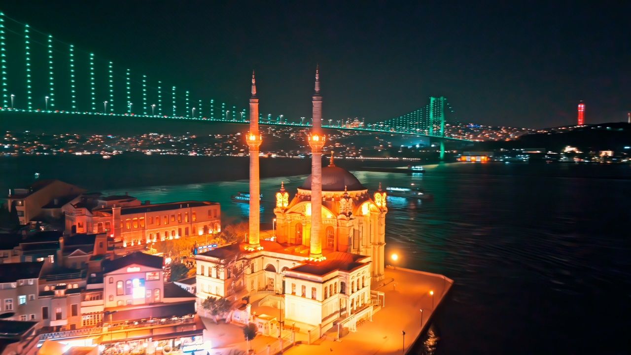 Bağımsızlık seferliği başladı: Yeşilay ve İçişleri Bakanlığı el ele verdi! İstanbul'daki 3 köprü yeşile boyandı 13
