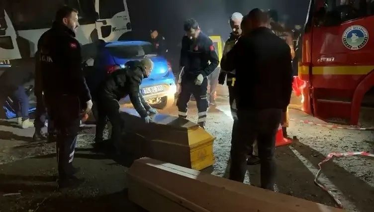 Bartın'da kahreden facia! Parti dönüşü yarış yapan gençler kamyonun altına girdi! 5