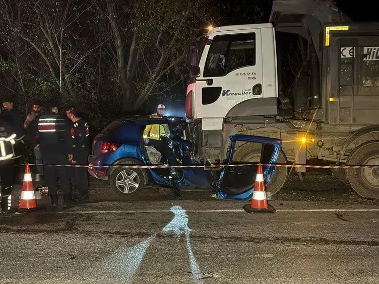 Bartın'da kahreden facia! Parti dönüşü yarış yapan gençler kamyonun altına girdi! 1