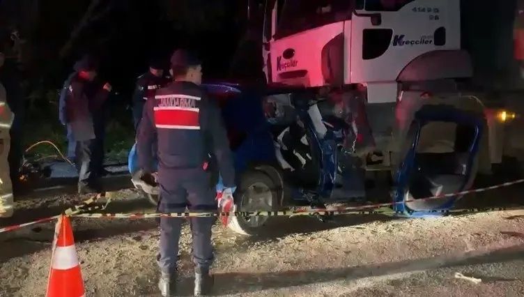 Bartın'da kahreden facia! Parti dönüşü yarış yapan gençler kamyonun altına girdi! 4
