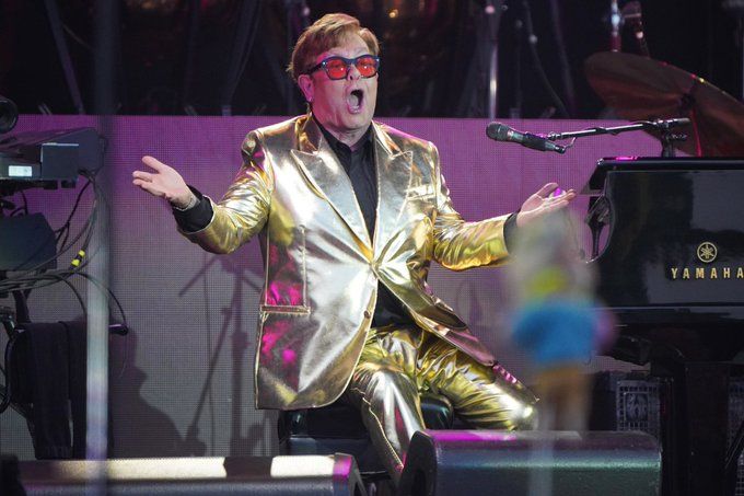 Sir Elton John görme yetisini kaybettiğini açıkladı 3