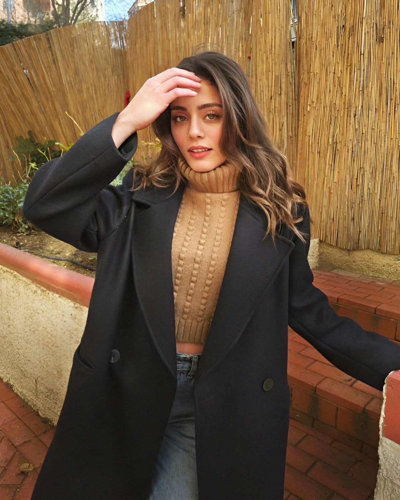 Hande Erçel dünyanın en güzel üçüncü kadını seçildi 4