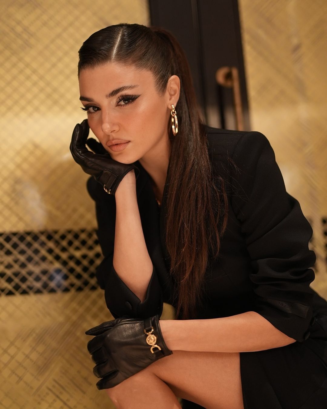 Hande Erçel dünyanın en güzel üçüncü kadını seçildi 1