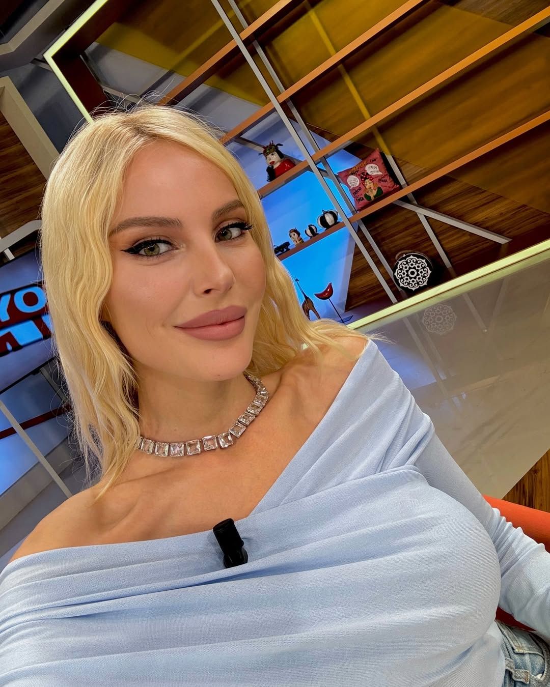 Hande Sarıoğlu ve Pınar Eliçe, Nesrin Cavadzade'nin dekoltesini eleştirdi! Yorumculara tepki gecikmedi 6