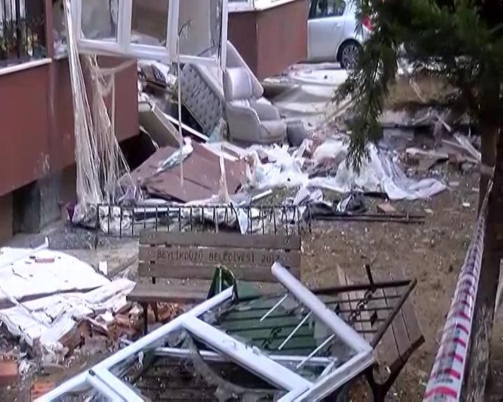 İstanbul'da 14 katlı binada patlama! 1 kişi öldü, 3 yaralı var... Patlama anı kamerada 5