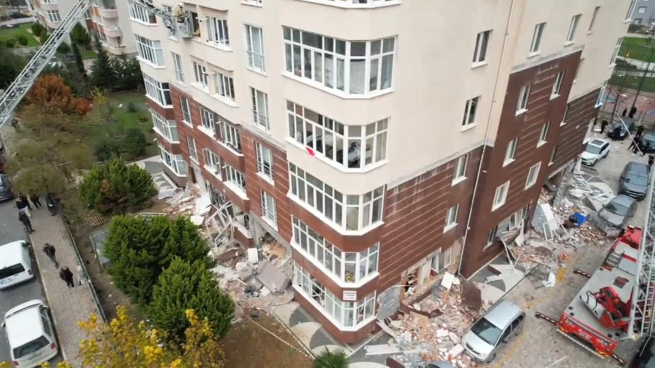 İstanbul'da 14 katlı binada patlama! 1 kişi öldü, 3 yaralı var... Patlama anı kamerada 1