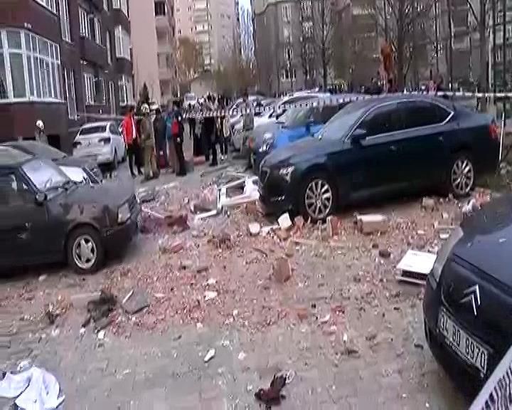İstanbul'da 14 katlı binada patlama! 1 kişi öldü, 3 yaralı var... Patlama anı kamerada 4