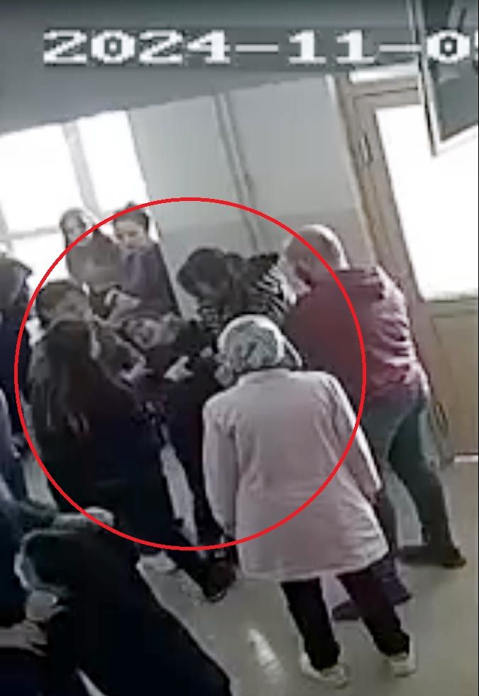 Oğlunun kulağındaki tırnak izi, morluk ve kolundaki çizik o anneyi harekete geçirdi! Özel eğitim okulunda 'otizmli öğrenciyi darp' soruşturması: Öğretmenler suçlanıyor 1