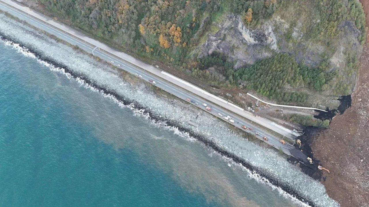 Karadeniz sahil yolu ulaşıma kapatıldı! Artvinde heyelan! Felaketin boyutu ortaya çıktı 5