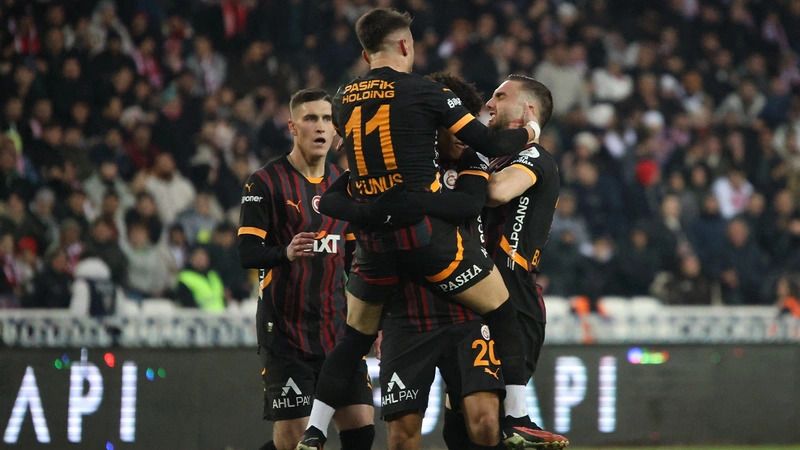 Nihat Kahveci gergin geçen maç sonrası bombayı patlattı: Birileri bir tuşa bastı bak bu ülkede! 1