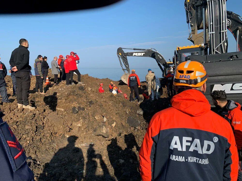 Artvin Arhavi'de meydana gelen heyelanda 4 gencin cansız bedenine ulaşıldı... 1