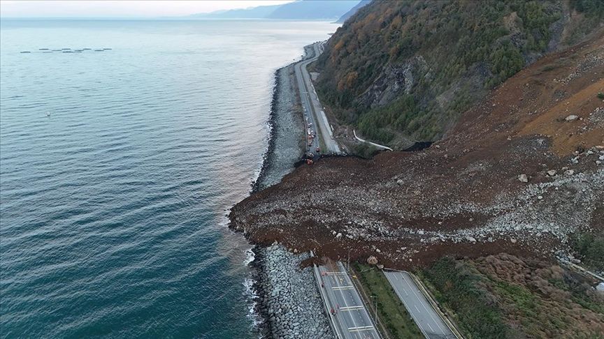 Artvin Arhavi'de meydana gelen heyelanda 4 gencin cansız bedenine ulaşıldı... 3