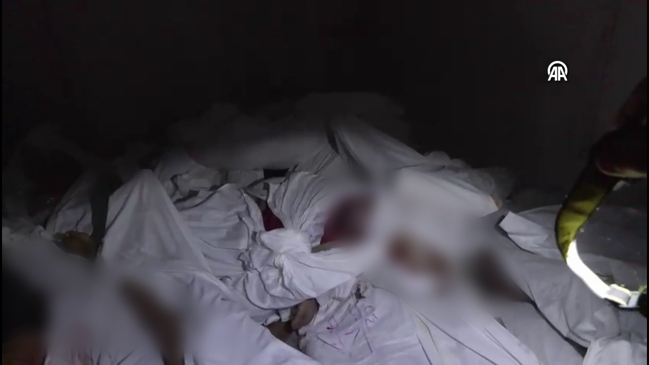 Esad'ın gerçek yüzünü AA görüntüledi! Her karesi kan donduruyor! İşkence ile böyle öldürüldüler 1