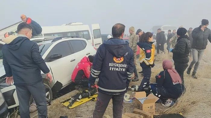 Van'da korkunç kaza! 50 araç birbirine girdi... Ölü ve yaralılar var! 2