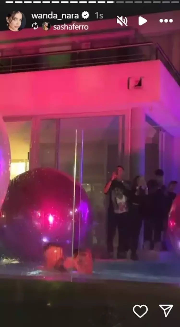 Wanda Nara, yeni yaşını genç sevgilisiyle kutladı! Birlikte havuza atladılar 10