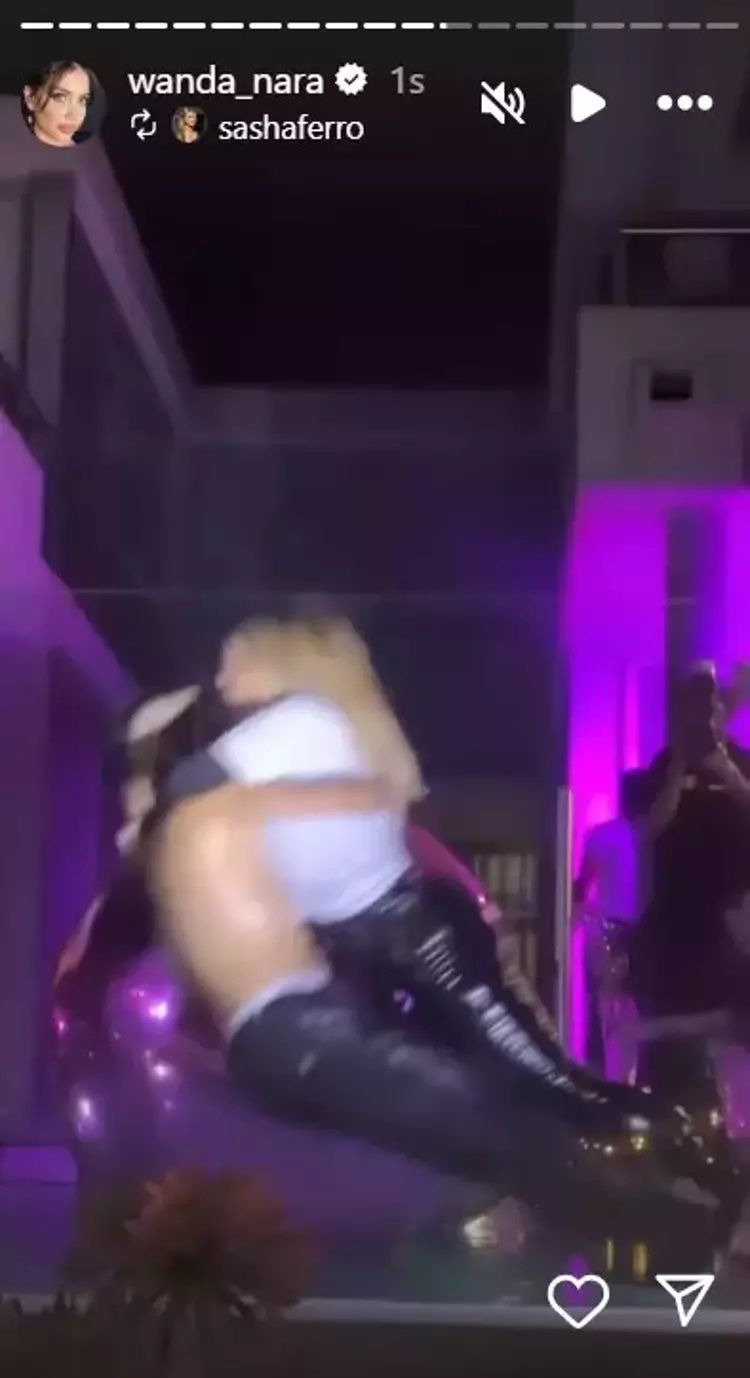 Wanda Nara, yeni yaşını genç sevgilisiyle kutladı! Birlikte havuza atladılar 9