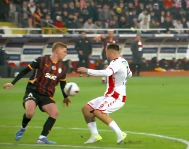 İşte Sivasspor-Galatasaray maçının VAR kayıtlarında geçen diyaloglar 4