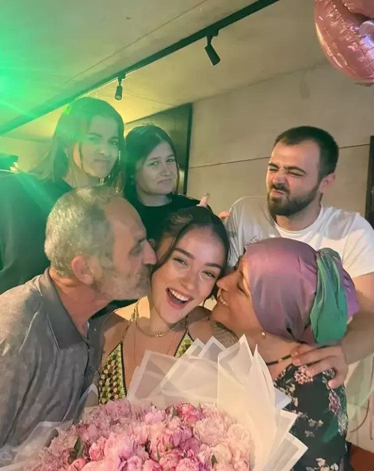 Milli voleybolcu Zehra Güneş'in kız kardeşleri de ablasının yolunda! 6