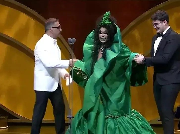 Elbisesi marula benzetilmişti! Bülent Ersoy ateş püskürdü 6