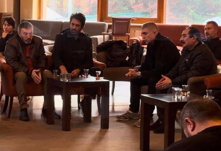 Mahsun Kırmızıgül ile Özcan Deniz küslüğü sona erdi! Acı gününde yalnız bırakmadı 3
