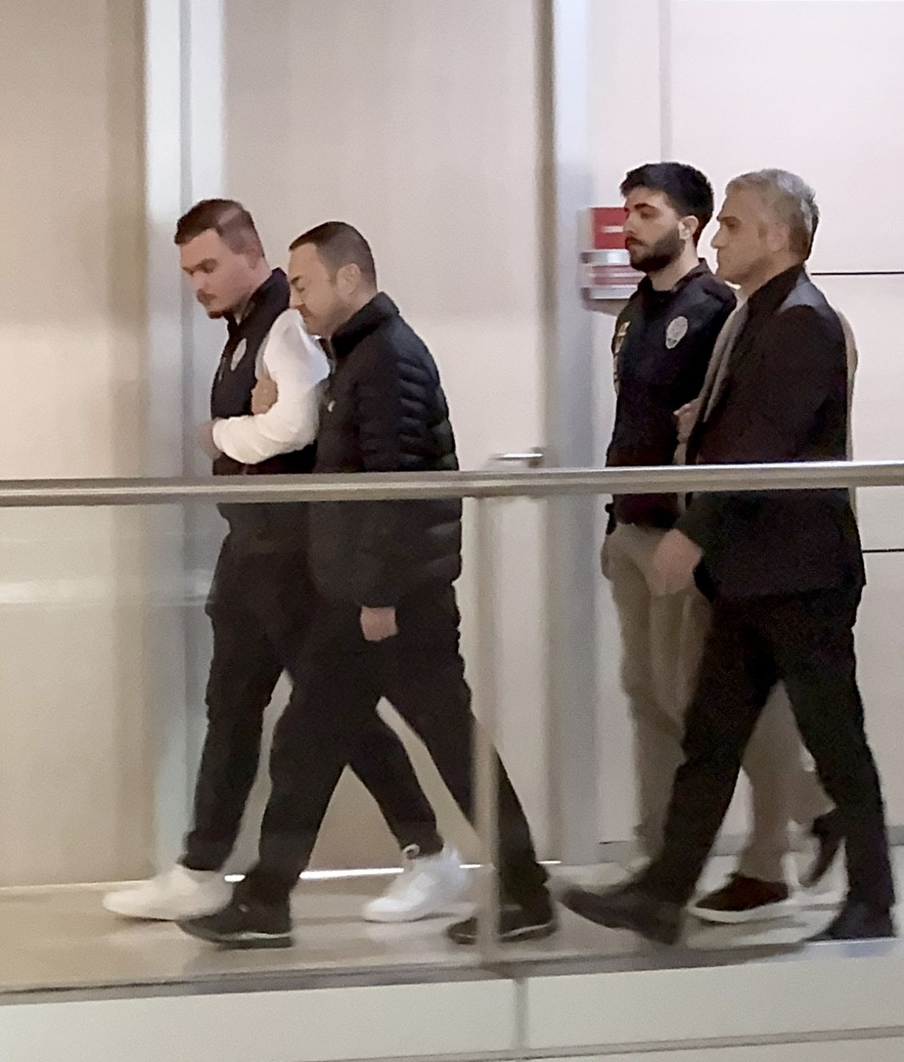 Serdar Ortaç canlı yayında gazeteci Kübra Par'a ateş püskürdü! 5