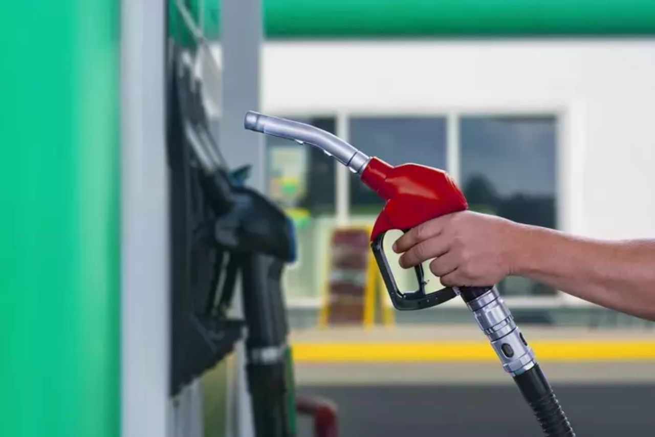 Akaryakıtta fiyatlar bir kez daha değişiyor! Benzine zam geliyor! İşte 13 Aralık 2024 güncel benzin, motorin fiyatları 8