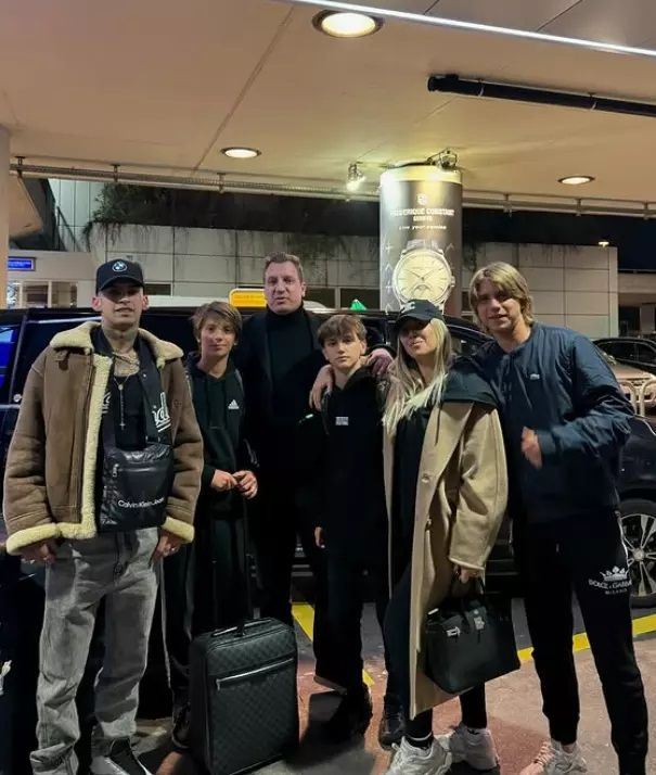 Durmak bilmiyor! Wanda Nara, sevgilisi ve çocuklarıyla Roma tatilinde! 3