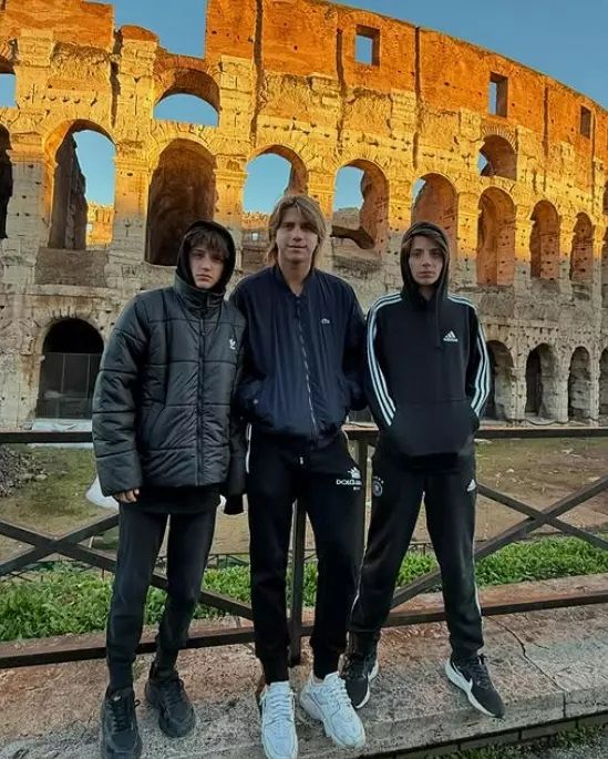Durmak bilmiyor! Wanda Nara, sevgilisi ve çocuklarıyla Roma tatilinde! 4