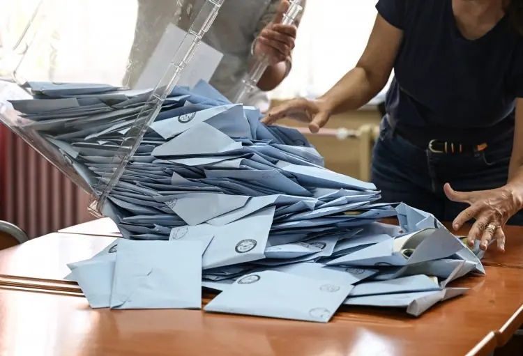 Suriye'de Esad rejiminin yıkılması sonrası ilk seçim anketi! Zirveye bakın hangi parti geçti... Büyük artış! 3