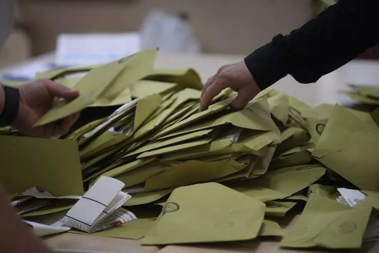 Suriye'de Esad rejiminin yıkılması sonrası ilk seçim anketi! Zirveye bakın hangi parti geçti... Büyük artış! 2