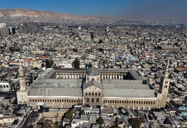 Suriye'de tarihi anlar! Binlerin akın ettiği Emevi Camii'nde Türk bayrağı açıldı... 2