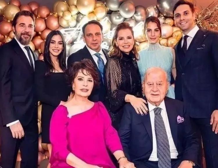 Yeşilçam'ın efsane ismi Hülya Koçyiğit 77 yaşına girdi 6