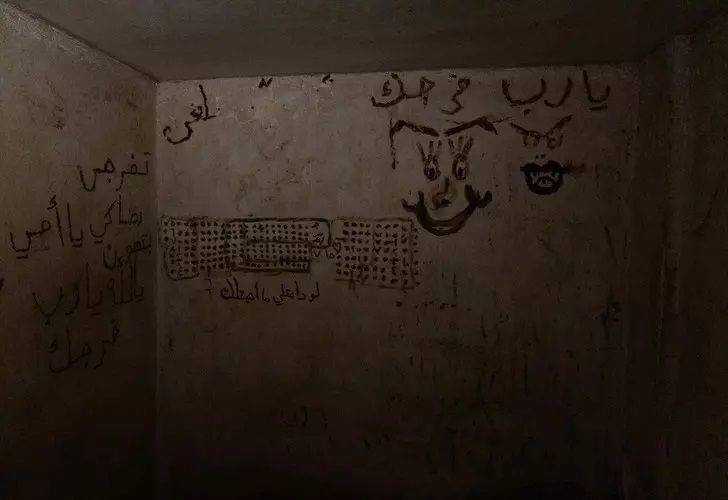 İnsanlar ''Filisitin Şubesi''nde acılar içinde kıvrandı! İşte Esad'ın işkence merkezinden tüyler ürperten görüntüler 4