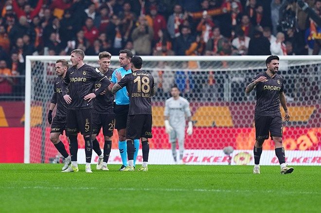 Nihat Kahveci önce Okan Buruk'a dikkat çekti, sonra Yunus Akgün'ü işaret etti: Çarpıcı iddia... 3