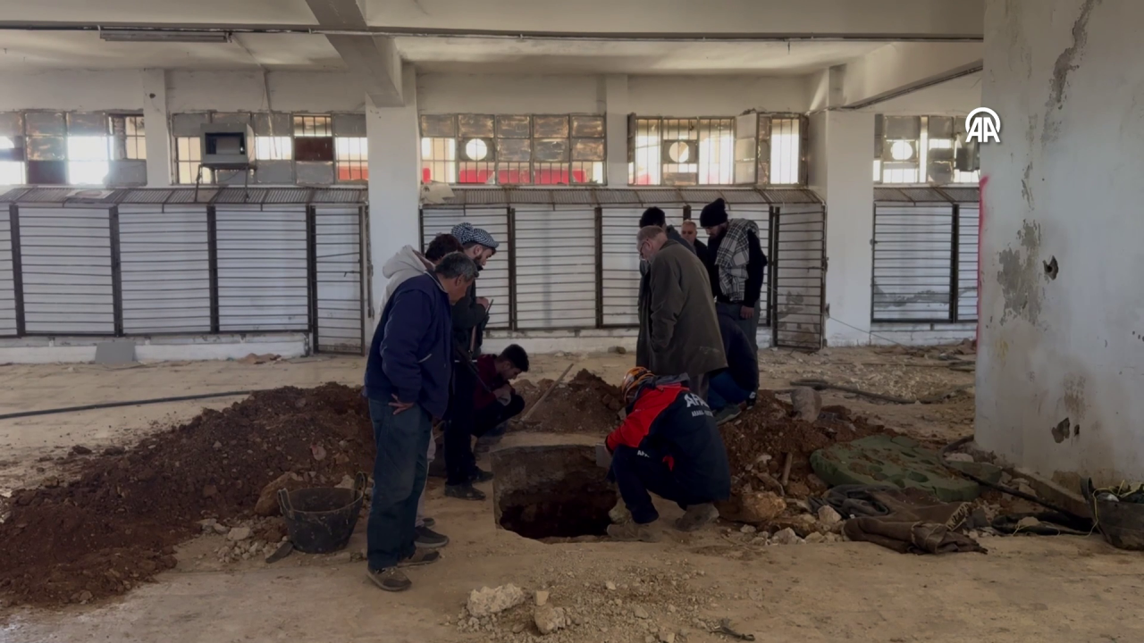 AFAD Sednaya'da! AFAD Başkanı Okay Memiş: "İnsanların uzuvlarını kaybettirebilecek işkence aletleri bulundu" 8