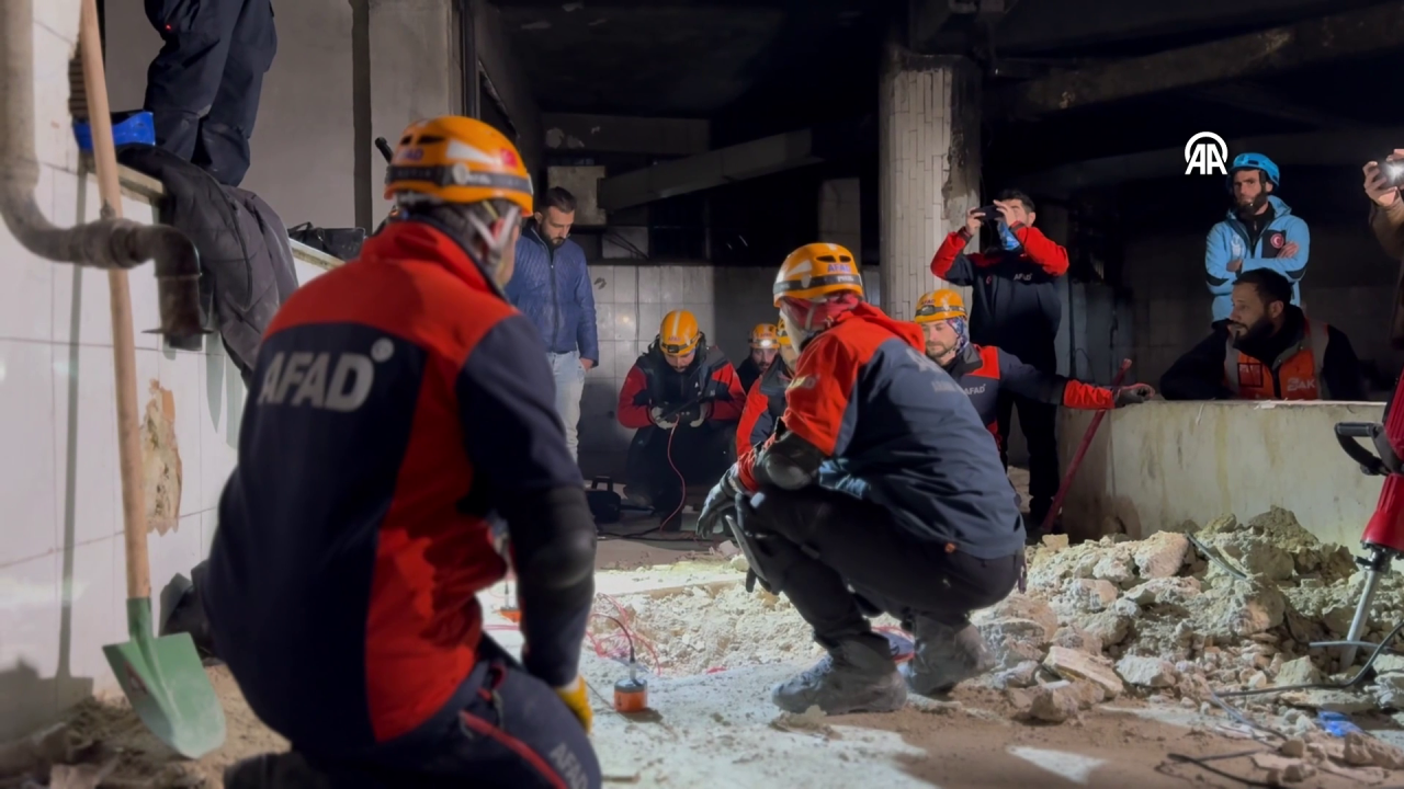 AFAD Sednaya'da! AFAD Başkanı Okay Memiş: "İnsanların uzuvlarını kaybettirebilecek işkence aletleri bulundu" 15